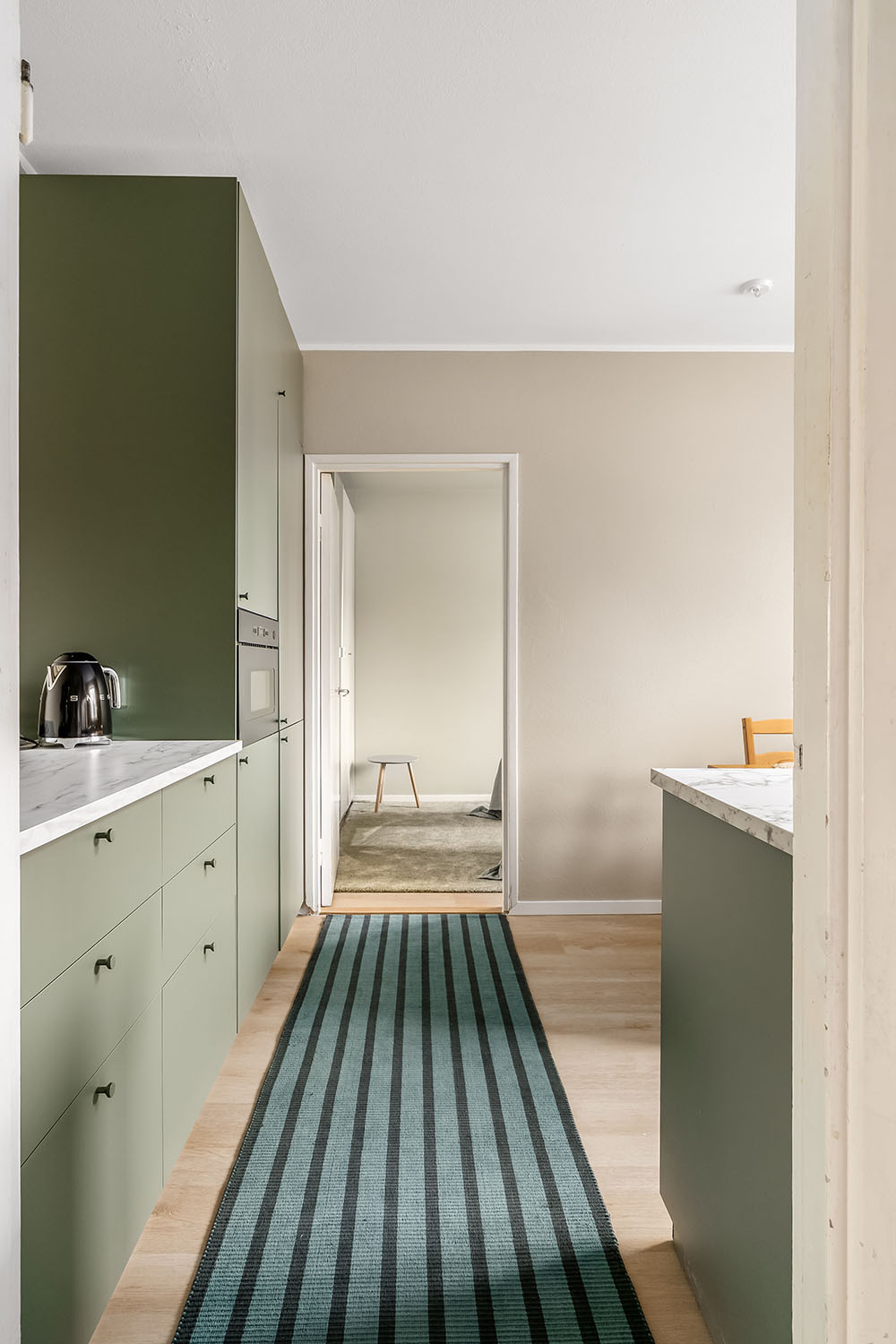 Well-equipped kitchen in a short-term rental apartment